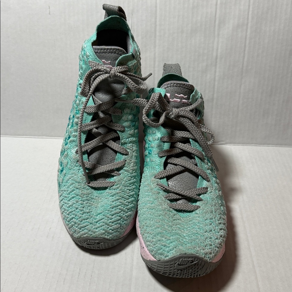 LeBron James 17 SG South Beach Nike Teal and Pink Basketball Shoes Size 6.5Y EUC